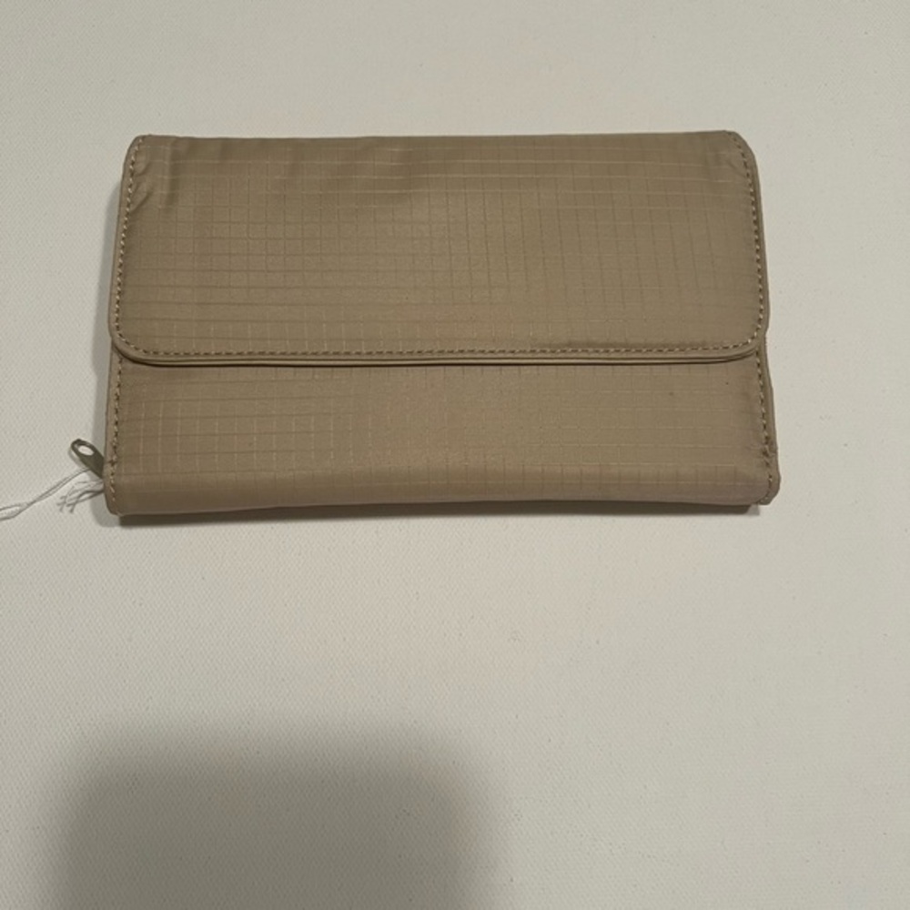 NWT Polyester Women's Credit Card Wallet🔥🔥💰💰(C4)